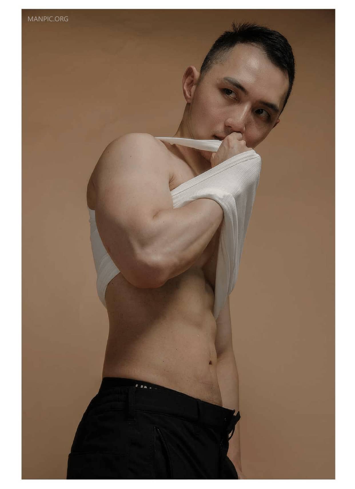 佰男誌–個人男體寫真[隱約] WANWAN-初-NICEOLO