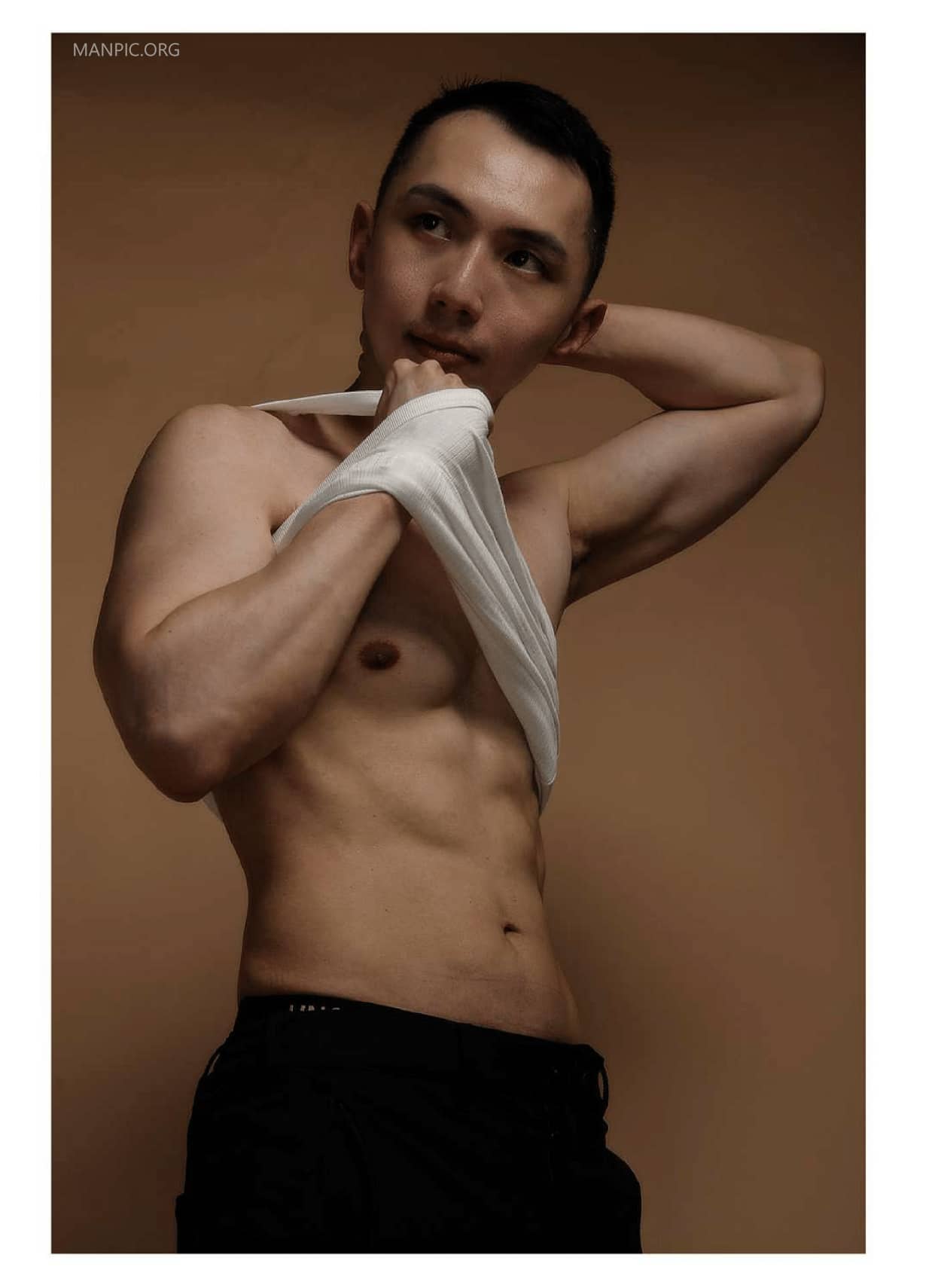 佰男誌–個人男體寫真[隱約] WANWAN-初-NICEOLO