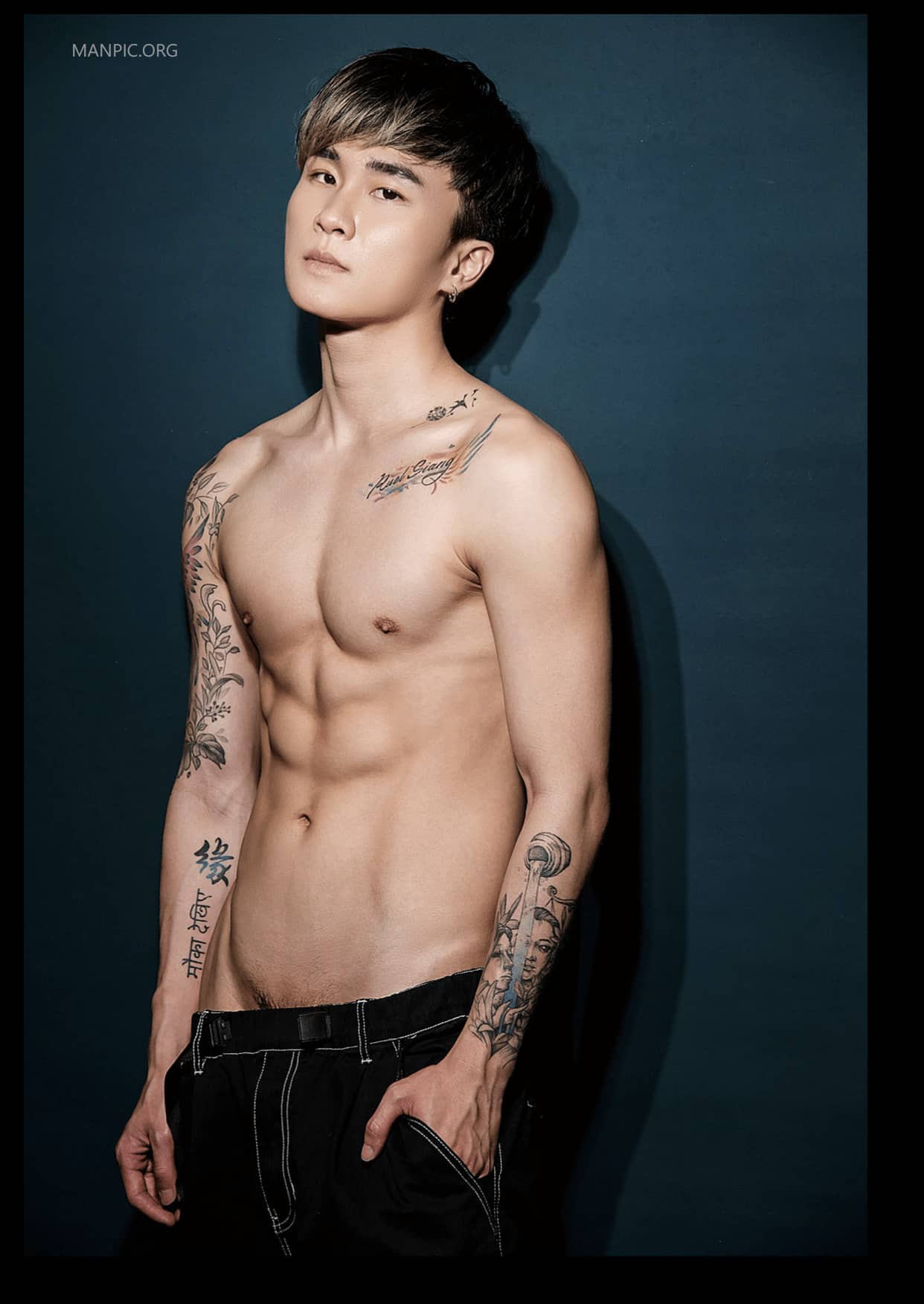 BLUEMEN 藍男色 NO.421 NUDE MODEL 全裸時尚男寵兒 – 杯麵-NICEOLO