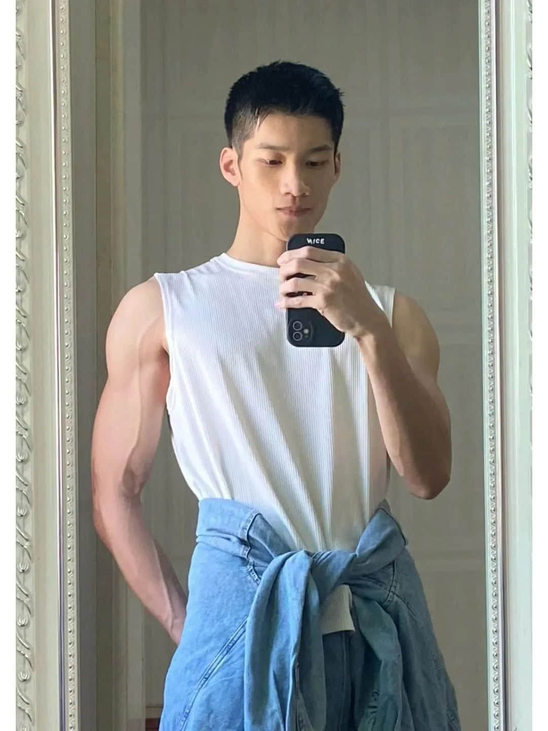 週一品肌肉｜肌肉男硕奶爸拍肌肉写真大片，这是什么新赛道吗？！-NICEOLO