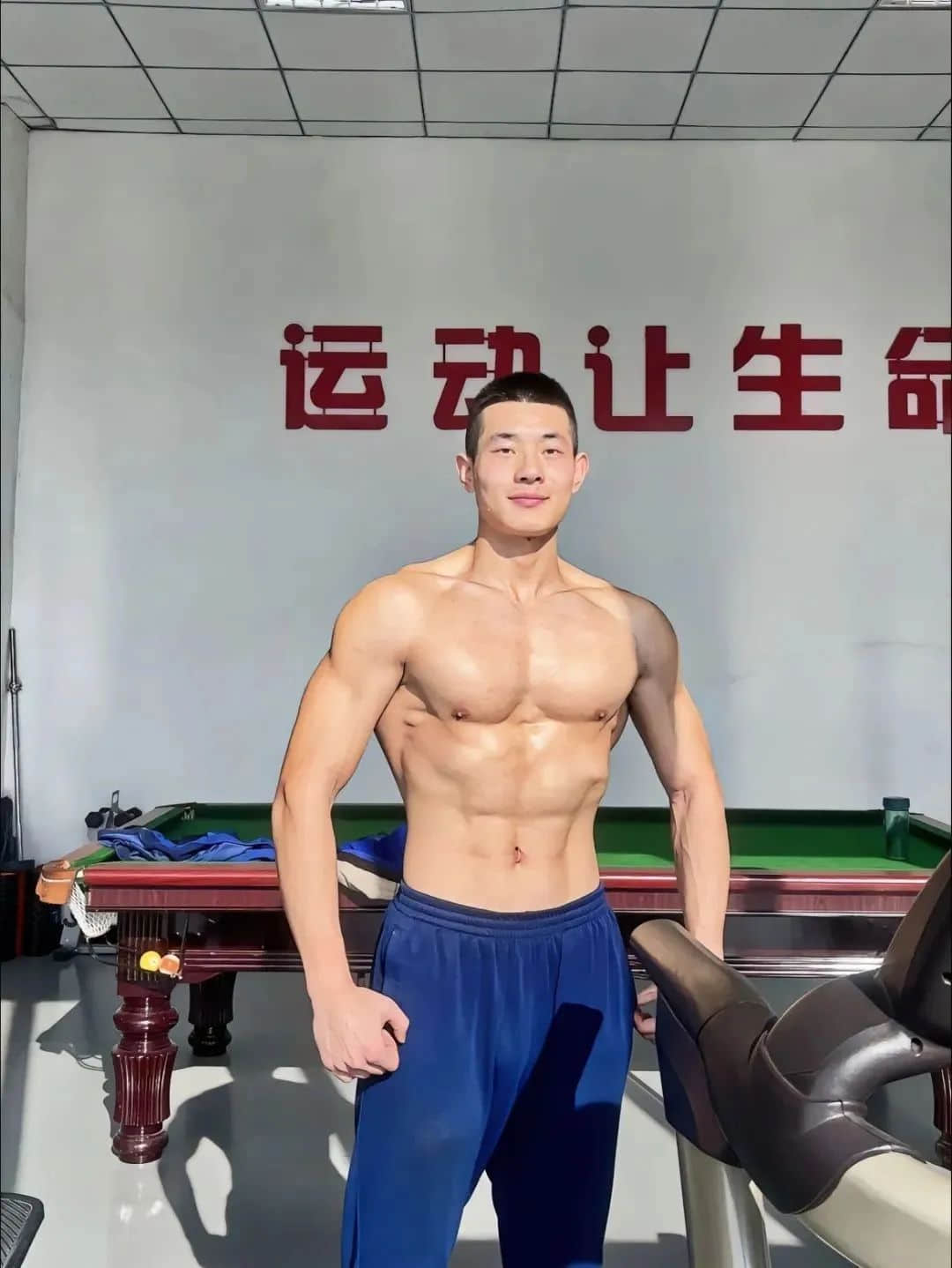 182CM寸头消防员小哥,脱衣大秀肌肉,老阿姨看完都不淡定了!-NICEOLO