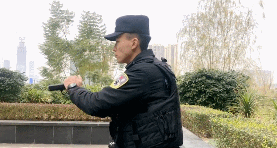 成都太古里执勤特警小哥意外走红，这也太帅了吧！-NICEOLO